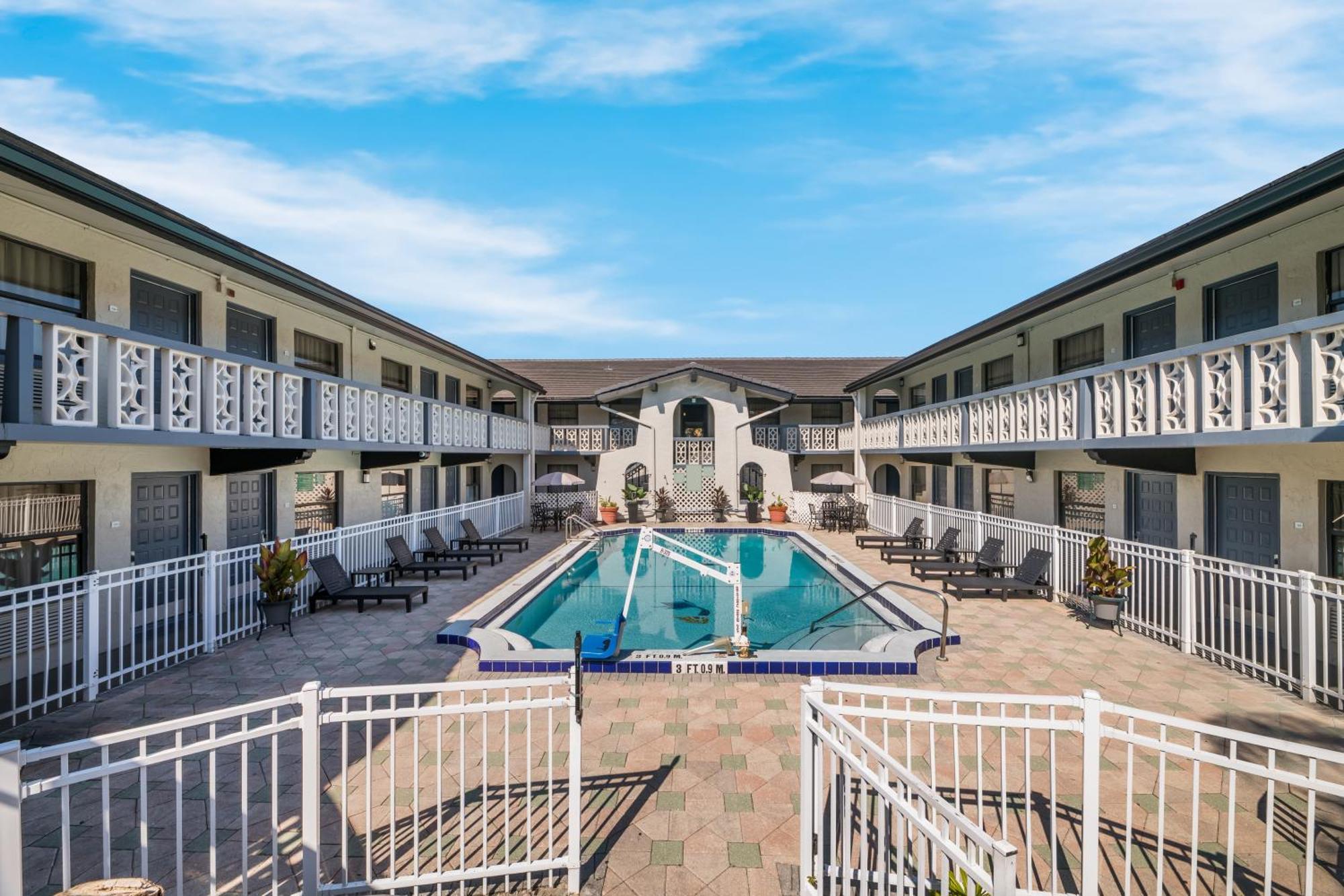 Quality Inn & Suites Altamonte Springs Orlando-North Ngoại thất bức ảnh
